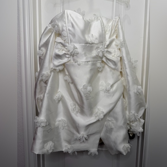 NEW‎ ASOS Luxe white balloon sleeved dress with 3-D flowers and bow detail sz 10 - Picture 3 of 14